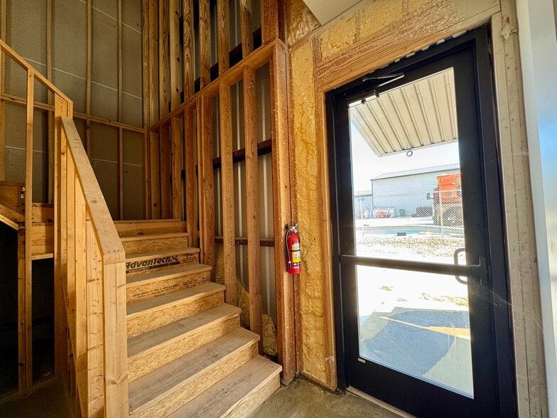 More Photos Of 105 McBar Dr, Jarrell Light Distribution For Lease