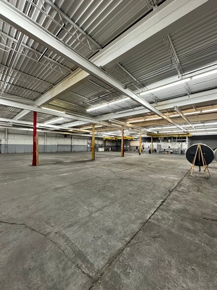 More Photos Of 33220-33250 Lakeland Blvd, Eastlake Warehouse For Lease
