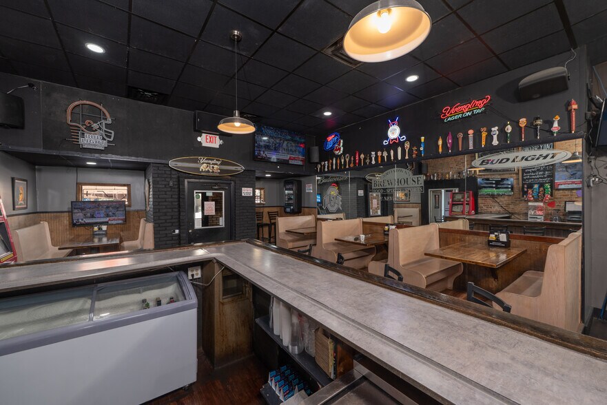 More Photos Of 127 S Broadway St, New Philadelphia Storefront Retail Office For Sale