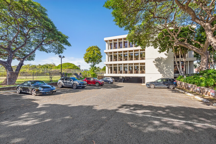 More Photos Of 614 Kapahulu Ave, Honolulu Office For Sale