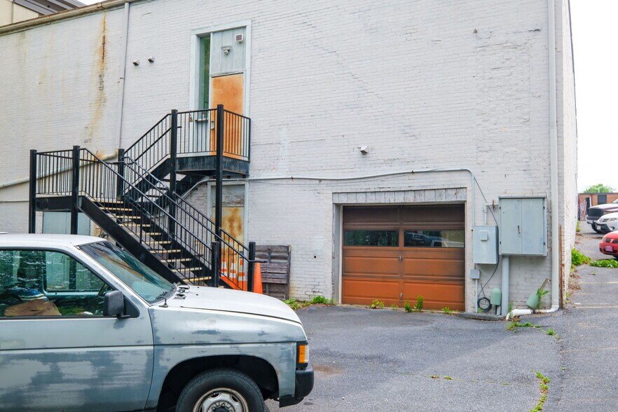 More Photos Of 227 N Main St, Harrisonburg General Retail For Sale