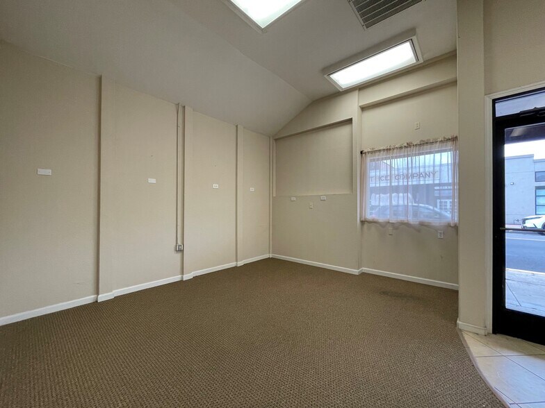 More Photos Of 130 W A St, Dixon Office For Lease