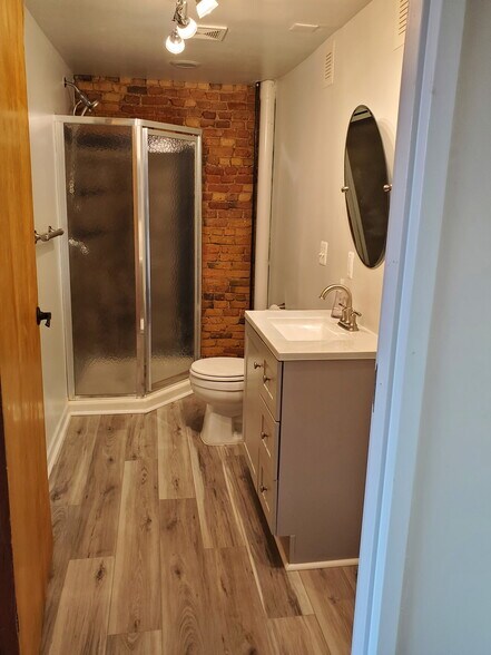 More Photos Of 47 N Saginaw St, Pontiac Storefront Retail Office For Sale