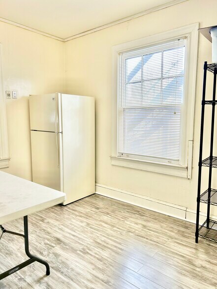 More Photos Of 5904 Harford Rd, Baltimore Office Residential For Sale