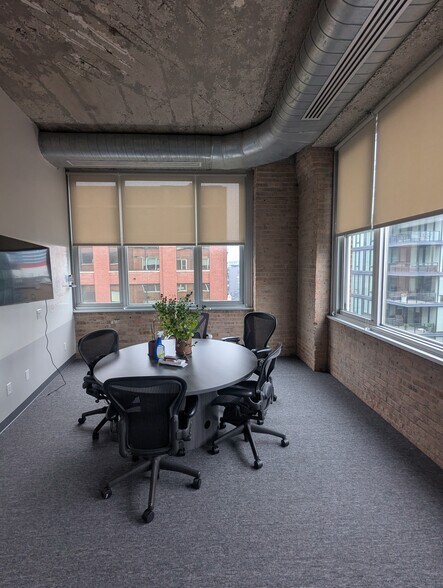 More Photos Of 401 W Superior St, Chicago Office For Lease