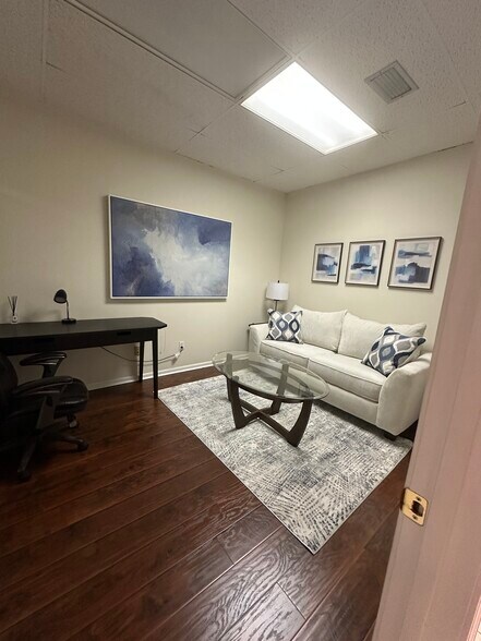 More Photos Of 2301 Park Ave, Orange Park Office For Lease