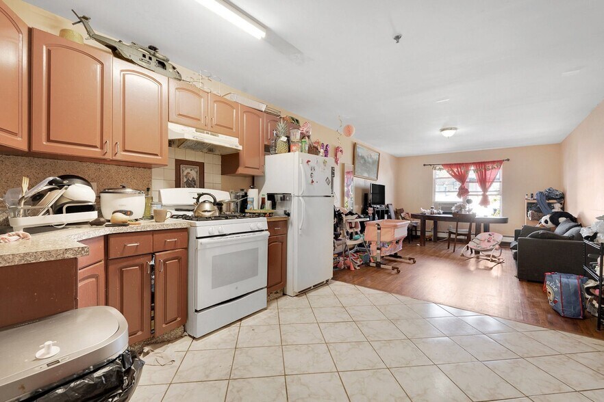 More Photos Of 2004-2006 Bergenline Ave, Union City Apartments For Sale