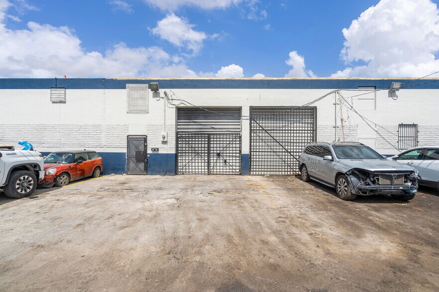 More Photos Of 3500 NW 54th St, Miami Warehouse For Lease