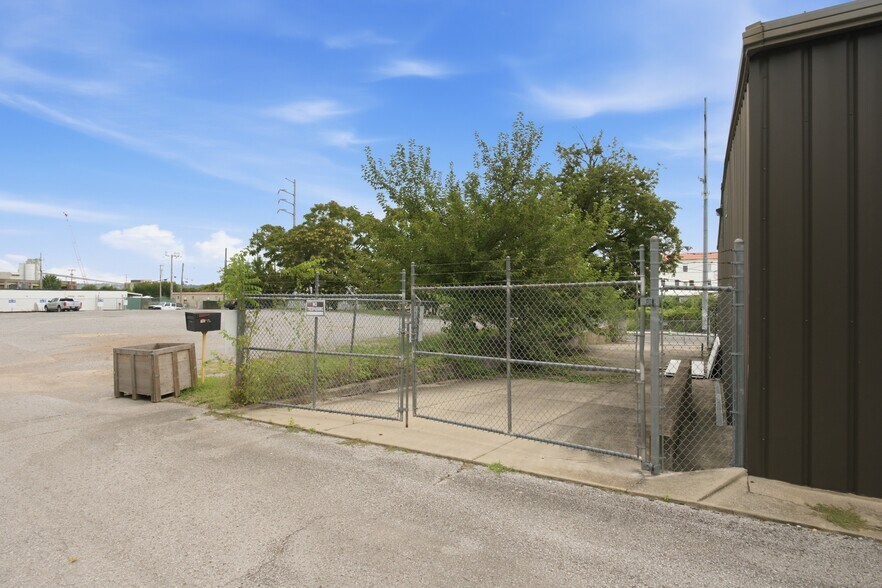 More Photos Of 1403 2nd Ave N, Nashville Warehouse For Lease