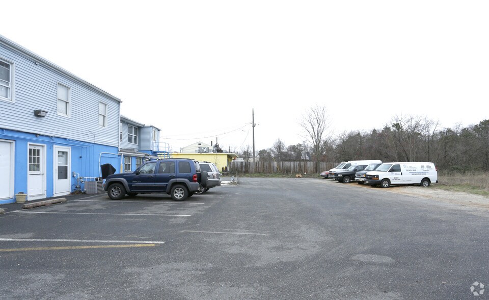 More Photos Of 231 Chambers Bridge Rd, Brick Unknown For Lease