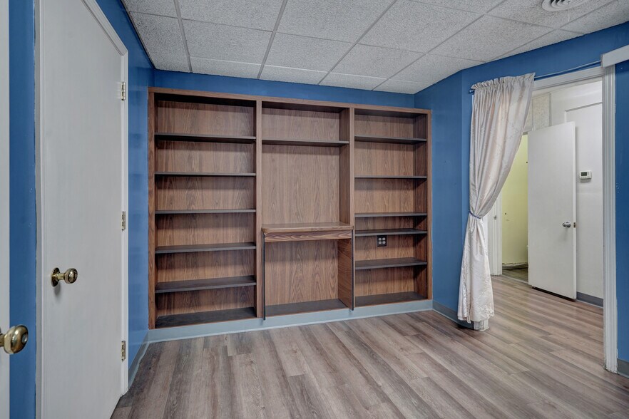 More Photos Of 102 S 3rd St, Saint Clair Bank For Sale