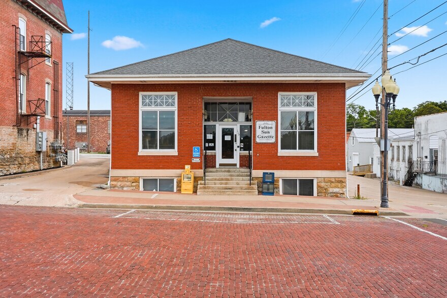 Primary Photo Of 115 E 5th St, Fulton Office For Sale