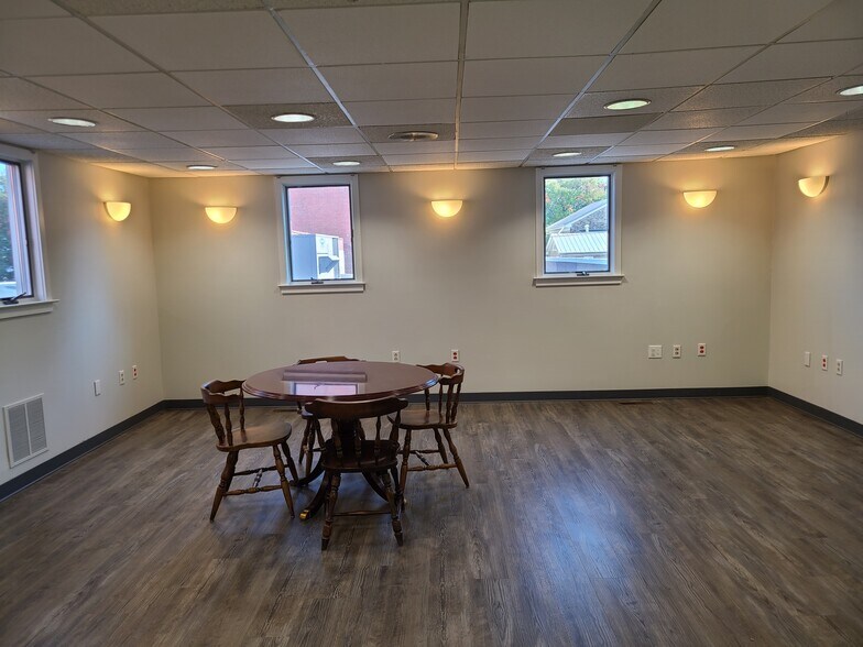 More Photos Of 131 N 5th St, Reading Office Residential For Lease