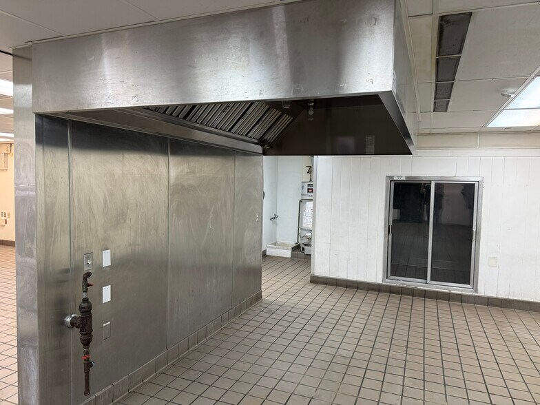 More Photos Of 8325-8349 Foothill Blvd, Sunland Unknown For Lease
