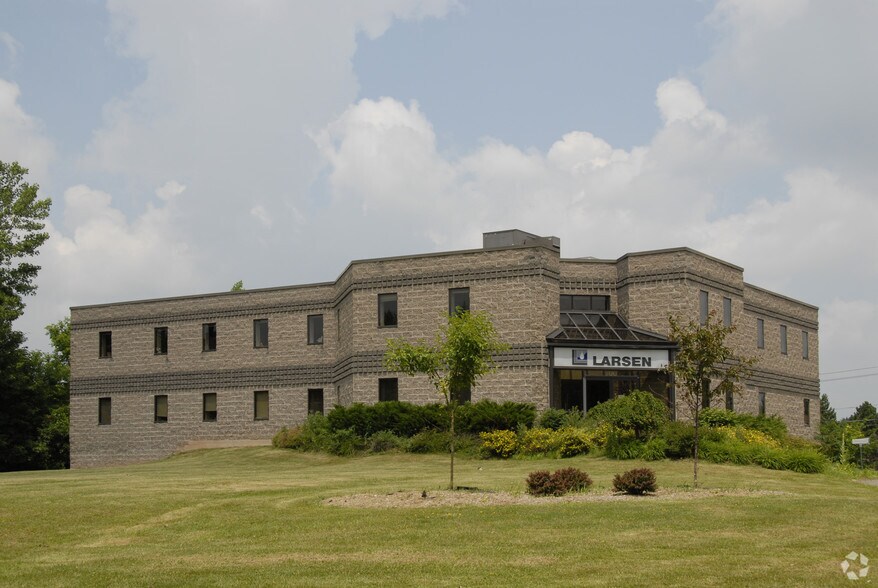 More Photos Of 700 W Metro Park, Rochester Coworking Space