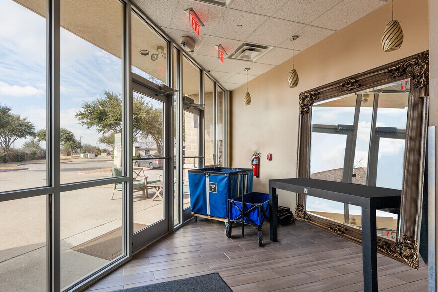 More Photos Of 3205 Talon Dr, Richardson Office For Lease