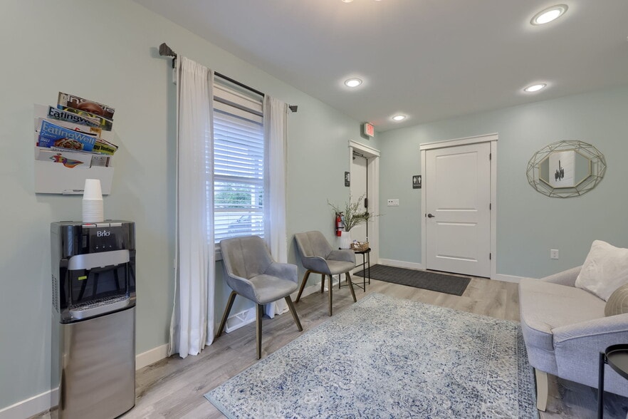 More Photos Of 825 Eden Rd, Lancaster Medical For Sale