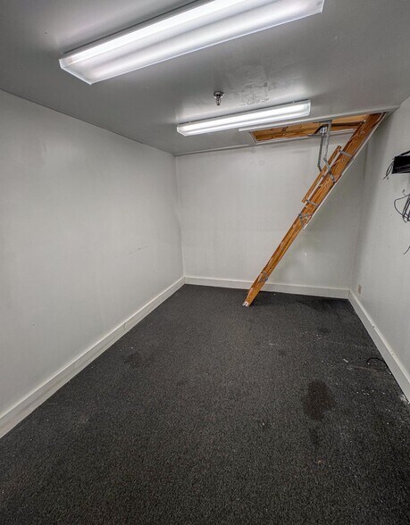 More Photos Of 2002 2nd St SW, Rochester Storefront Retail Office For Sale