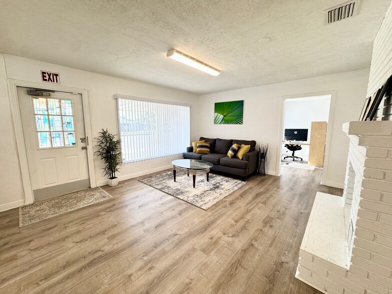 More Photos Of 4795 49th St N, Saint Petersburg Medical For Sale