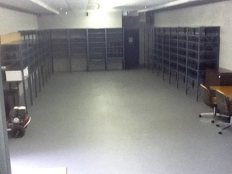 More Photos Of 96-98 Fulton St, White Plains Warehouse For Lease