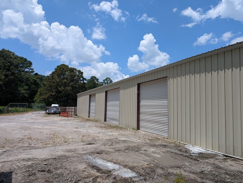 More Photos Of 810 Talmadge Ave, Garden City Warehouse For Lease