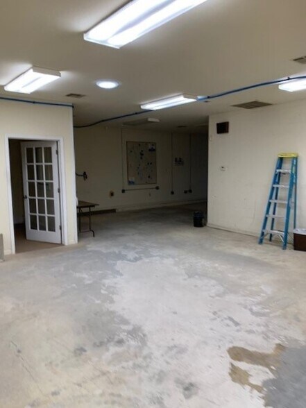 More Photos Of 13953 Perkins Rd, Baton Rouge Warehouse For Lease