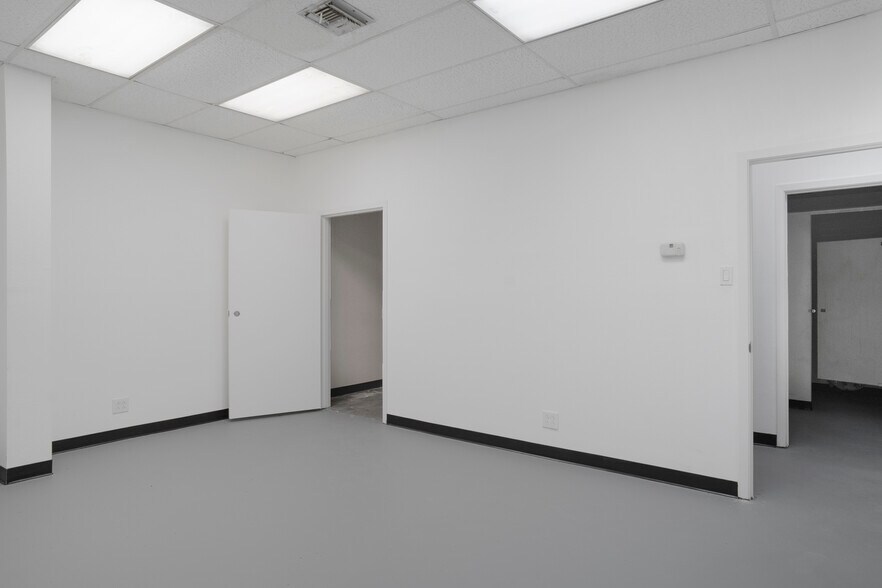 More Photos Of 8610 Botts Ln, San Antonio Freestanding For Lease