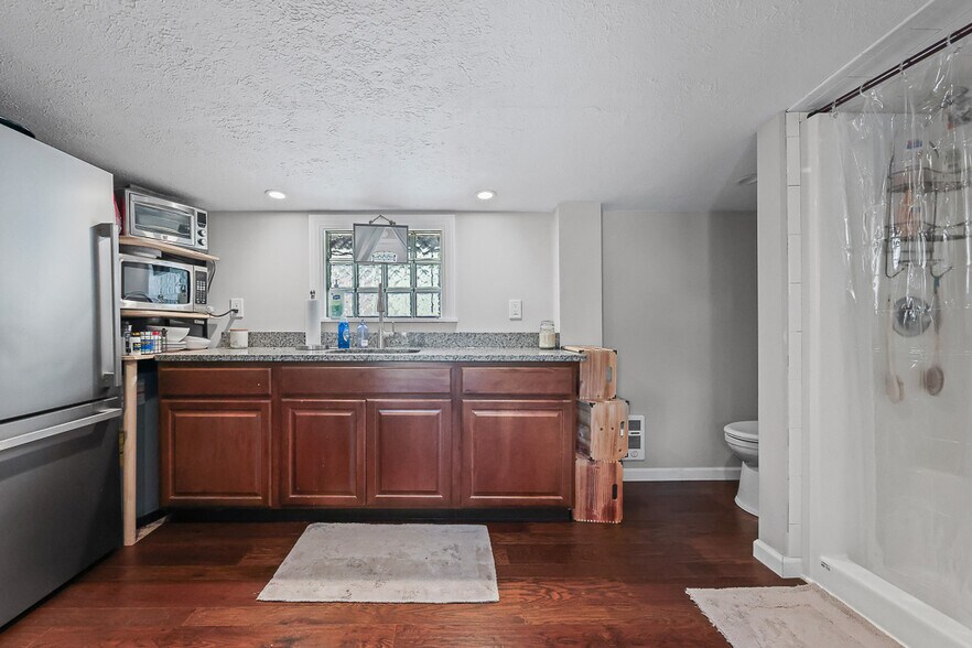 More Photos Of 4371 Hickory Ridge Ave, Brunswick Warehouse For Sale