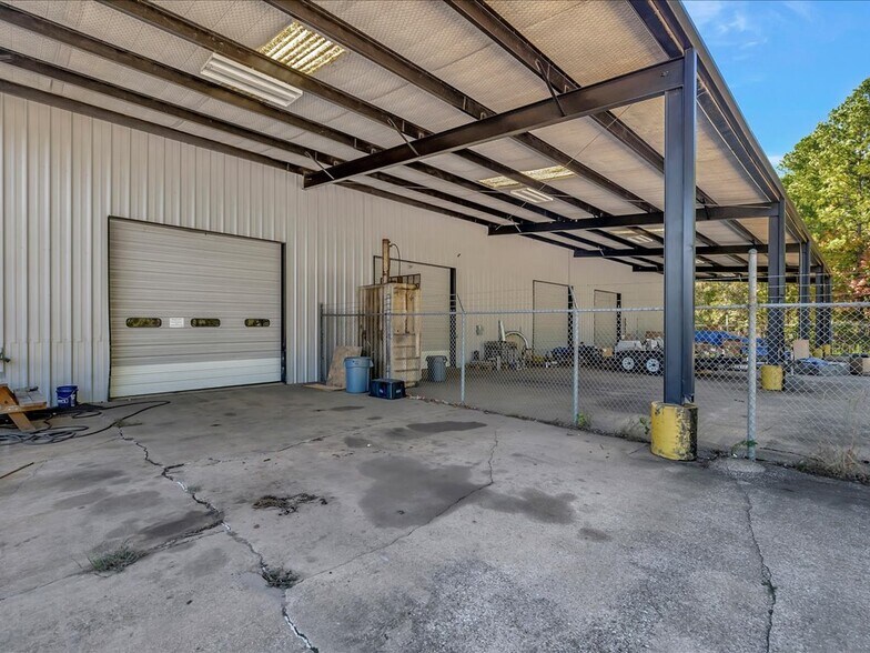 More Photos Of 3804 South St, Nacogdoches Warehouse For Sale