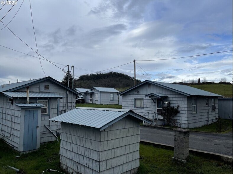 More Photos Of 230 NW Main St, Winston Trailer Camper Park For Sale