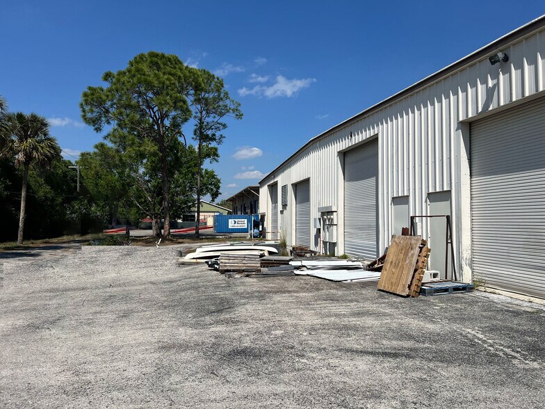 More Photos Of 5826-5830 Corporation Cir, Fort Myers Warehouse For Lease