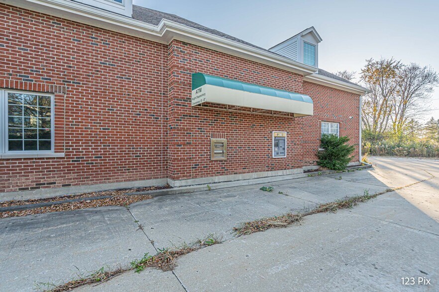 More Photos Of 41412 N Route 83, Antioch Office For Sale