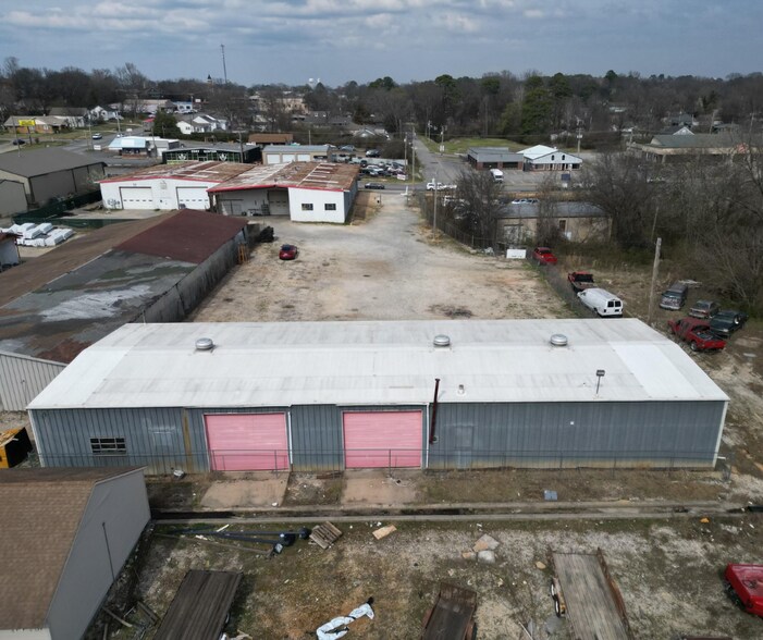 More Photos Of 207 & 221 Edison Ave, Benton Industrial For Sale