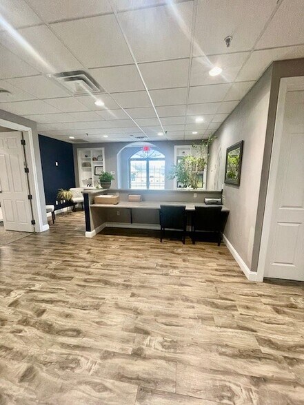 More Photos Of 784 Wall St, O'Fallon Office For Sale