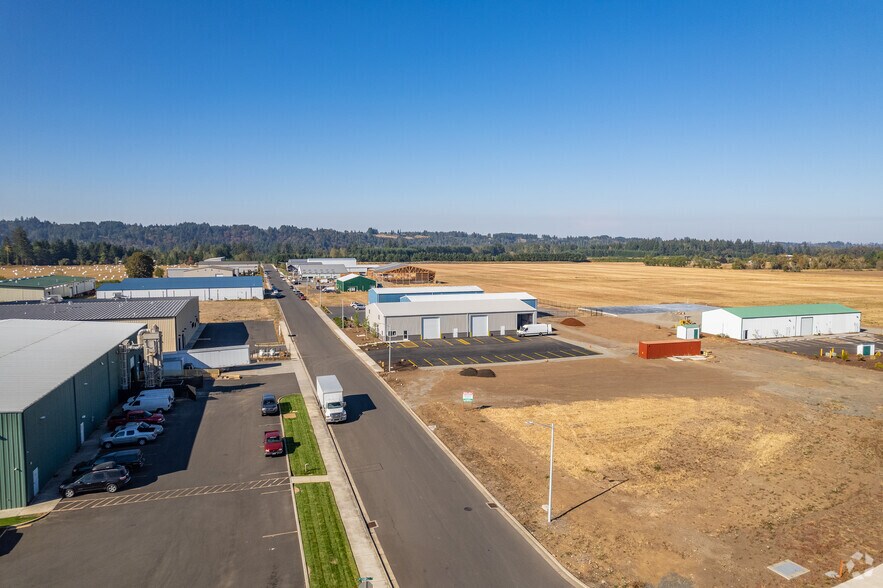 More Photos Of 955 NW Noble Dr, Estacada Warehouse For Sale