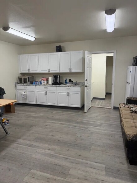 More Photos Of 276 E Danna Ave, Wasilla Warehouse For Sale