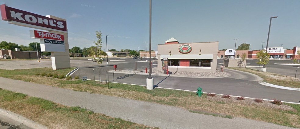 More Photos Of 2423-2701 Grand Ave, Ames Unknown For Lease