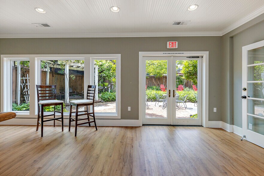 More Photos Of 240 E California St, Jacksonville Hotel For Sale