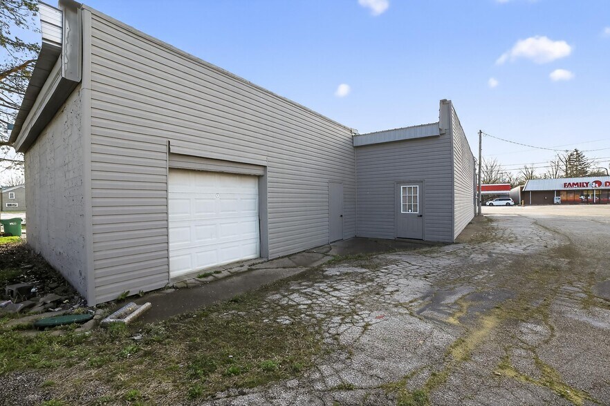 More Photos Of 161 E Main St, Geneva Freestanding For Sale
