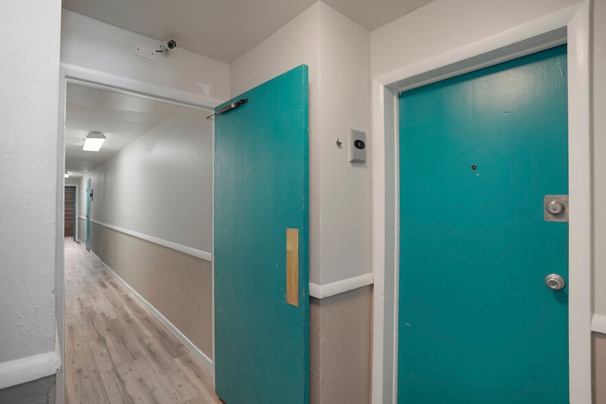 More Photos Of 1677 Geneva St, Aurora Apartments For Sale