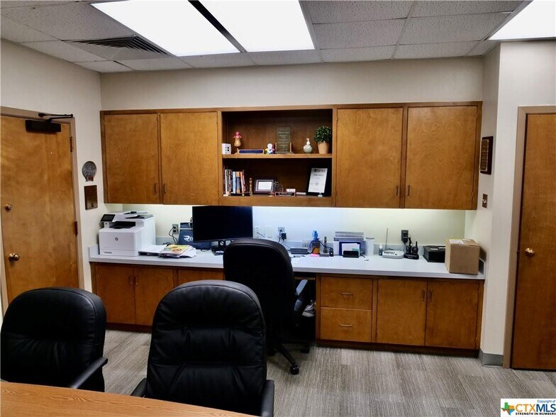 More Photos Of 1905 Leary Ln, Victoria Office For Sale