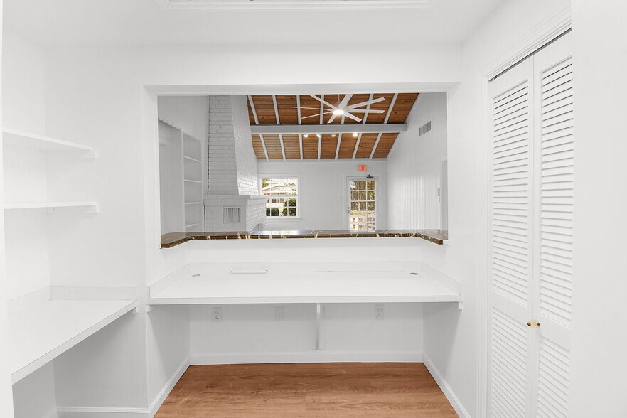 More Photos Of 300 SE Detroit Ave, Stuart Office For Lease