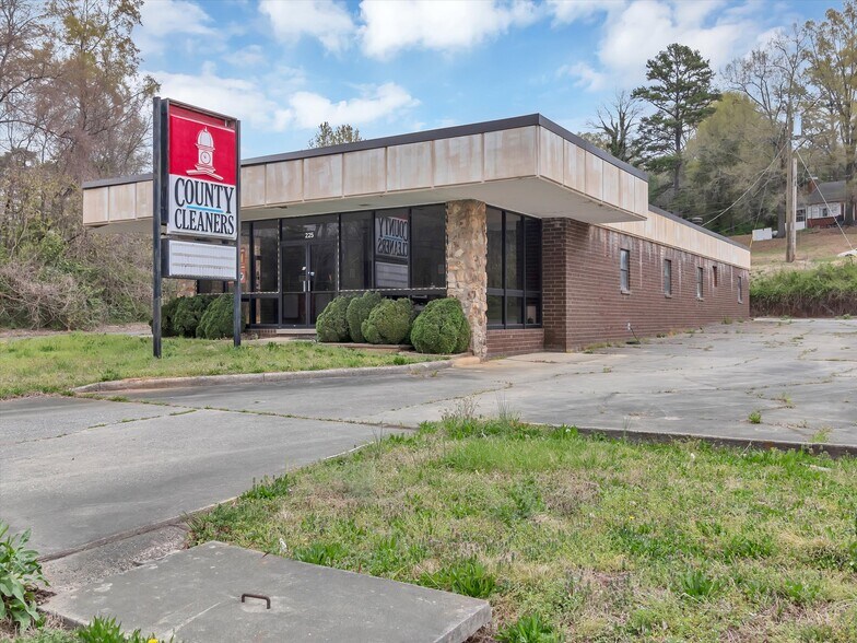 More Photos Of 225 SE Branchview Dr, Concord Freestanding For Sale