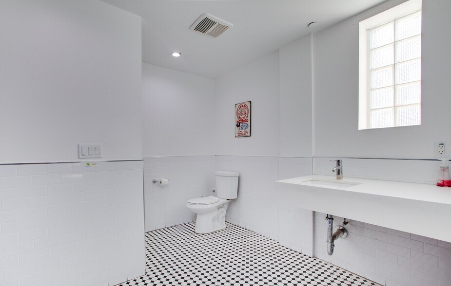 More Photos Of 8571-8575 Washington Blvd, Los Angeles Freestanding For Lease