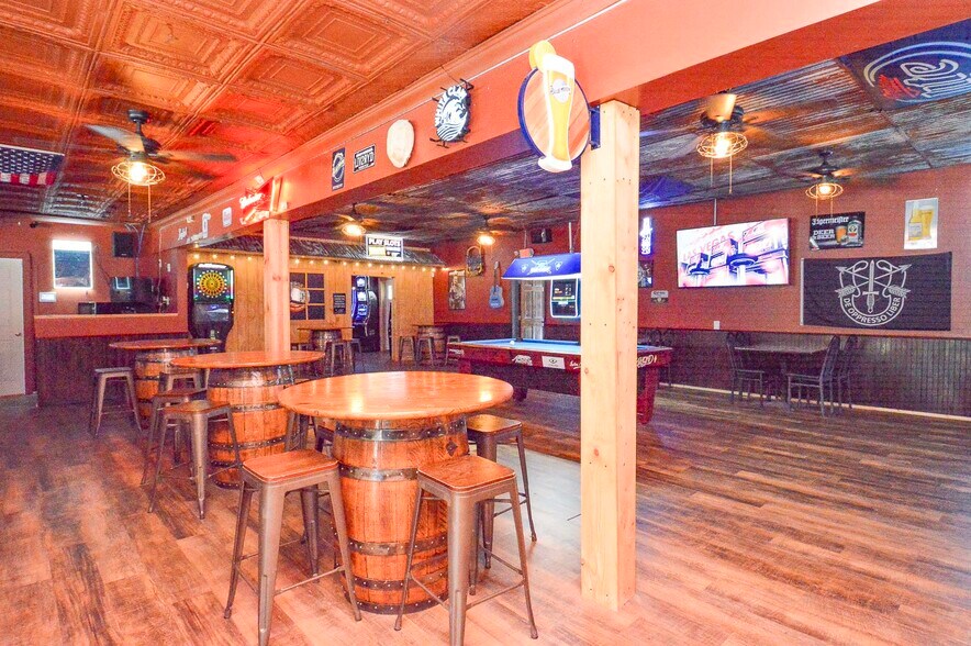 More Photos Of 402 W Deck St, New Douglas General Retail For Sale