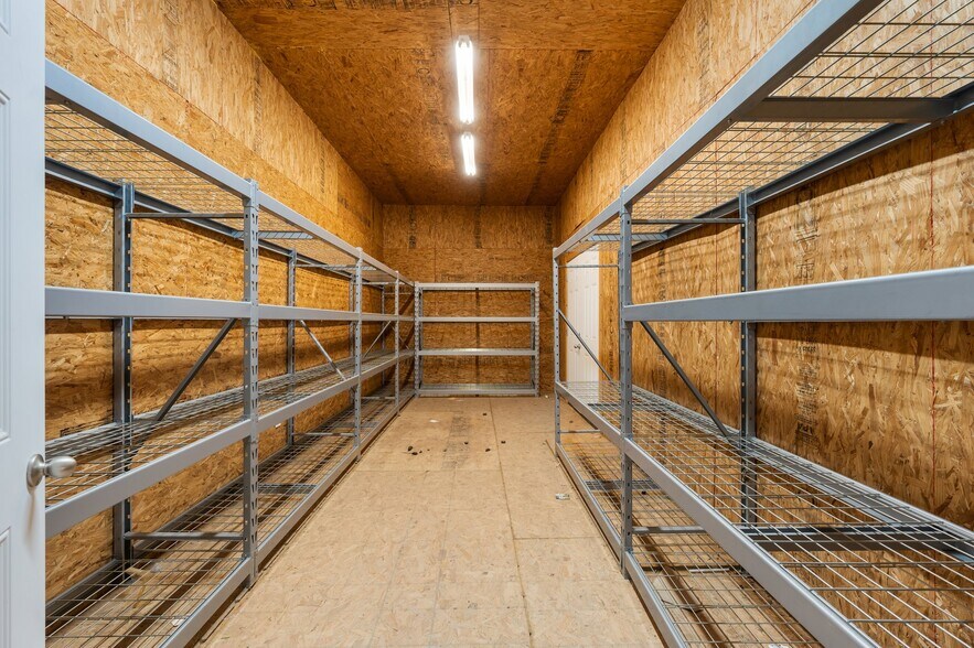 More Photos Of 26069 Springer Cemetary Rd, Hockley Flex For Sale