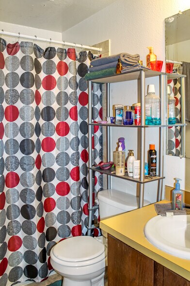 More Photos Of 932 Oilfield Ave, Shelby Multifamily For Sale