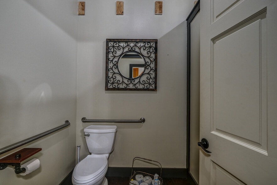 More Photos Of 11 Railroad St, Murphy Research And Development For Sale