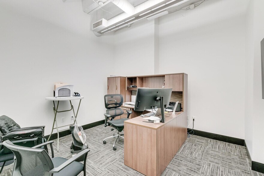 More Photos Of 3100 W 7th St, Fort Worth Office Residential For Lease