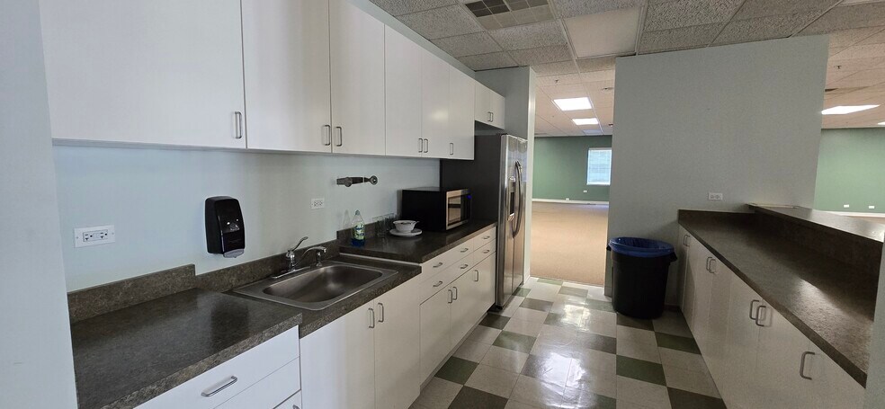 More Photos Of 3939 N Wilke Rd, Arlington Heights Office For Lease